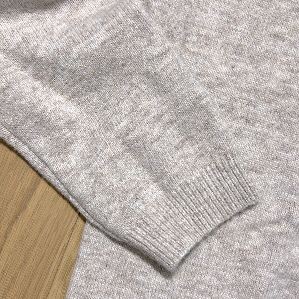 Rumored Women's V-Neck Sweater in Light Beige Heather - Picture 4 of 6
